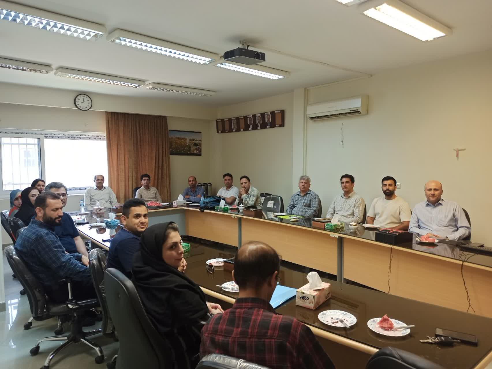 دوره آموزشی آشنایی با تولید ارقام هیبرید آفتابگردان