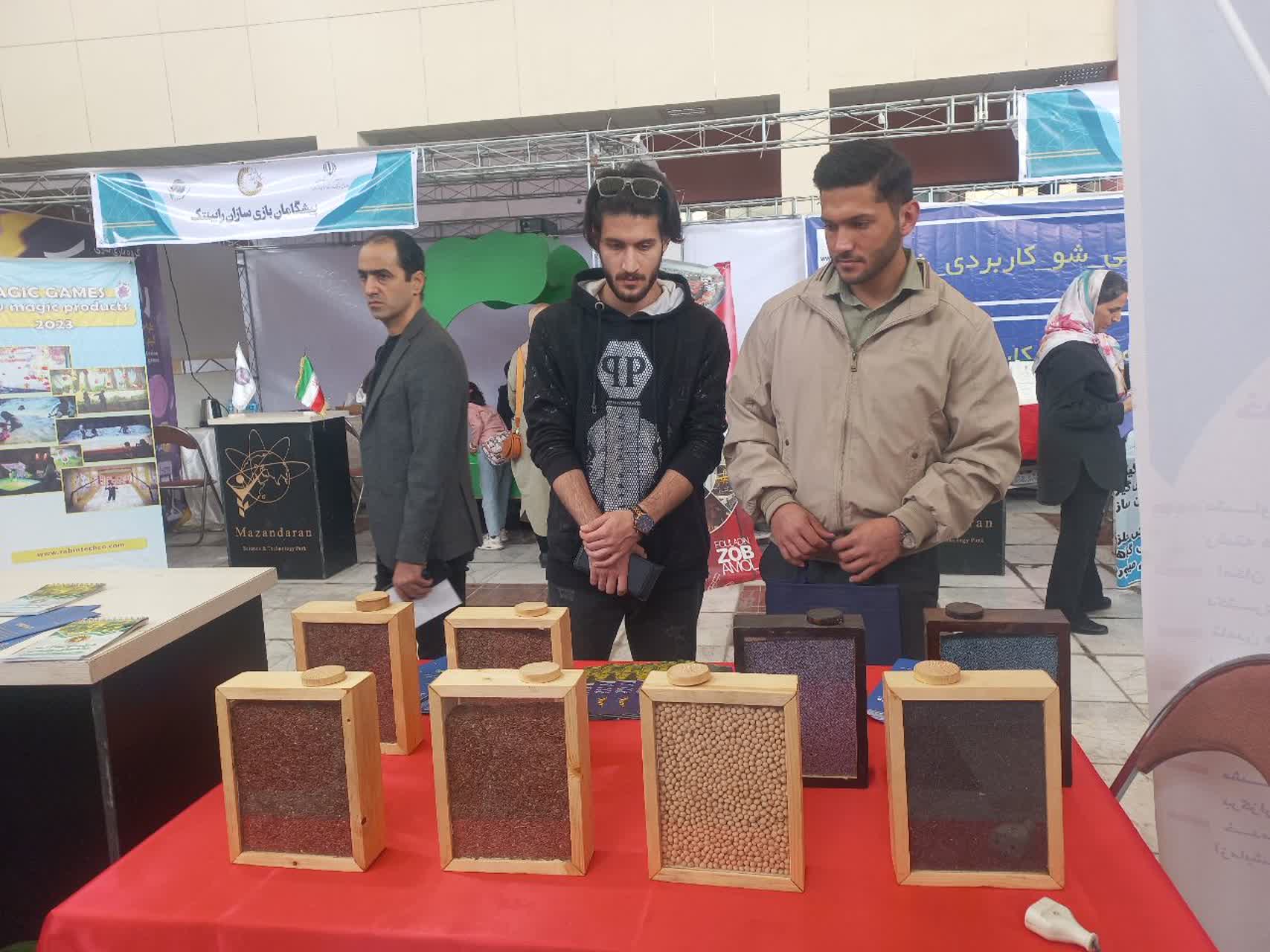 رونمایی از دو رقم جدید کتان روغنی(بزرک) به نام های رایکا  و  دشت ناز