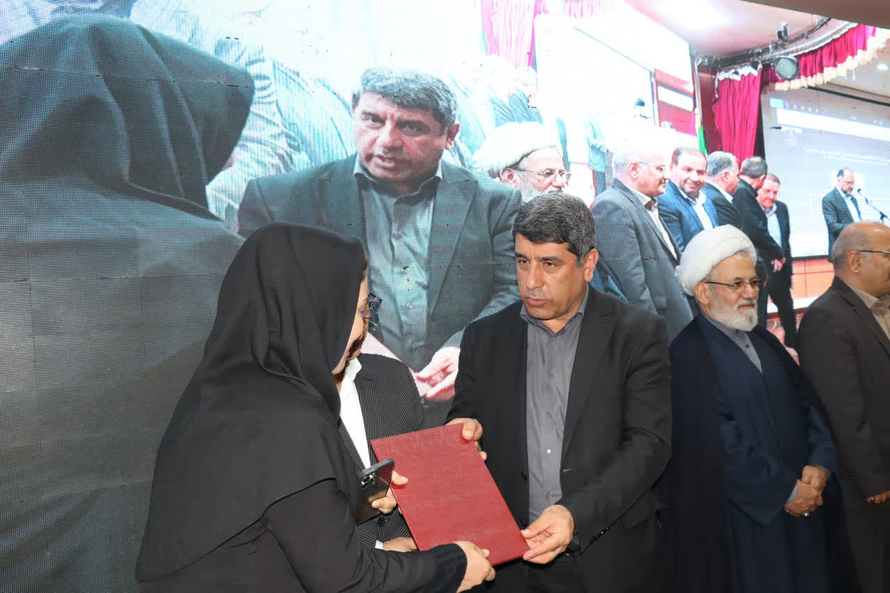 تجلیل از شرکت توسعه کشت دانه‌های روغنی در هفته پژوهش