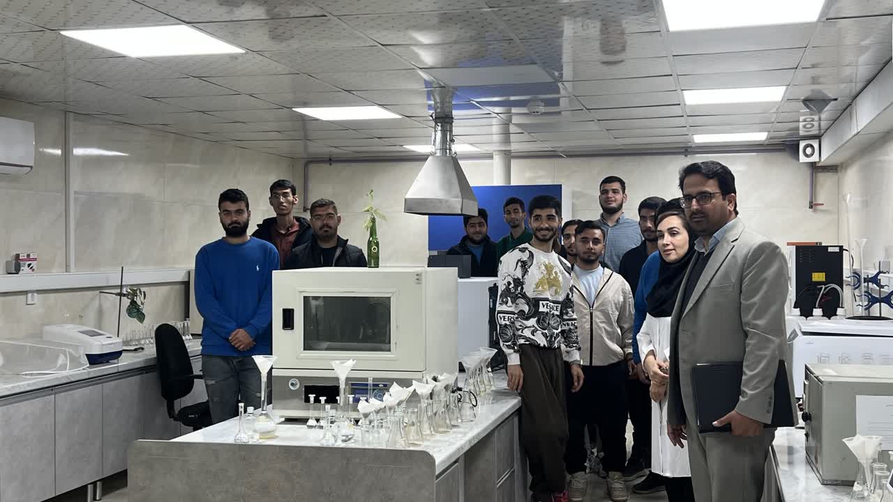 بازدید دانشجویان دانشگاه ملی مهارت از مرکز تحقیقات 