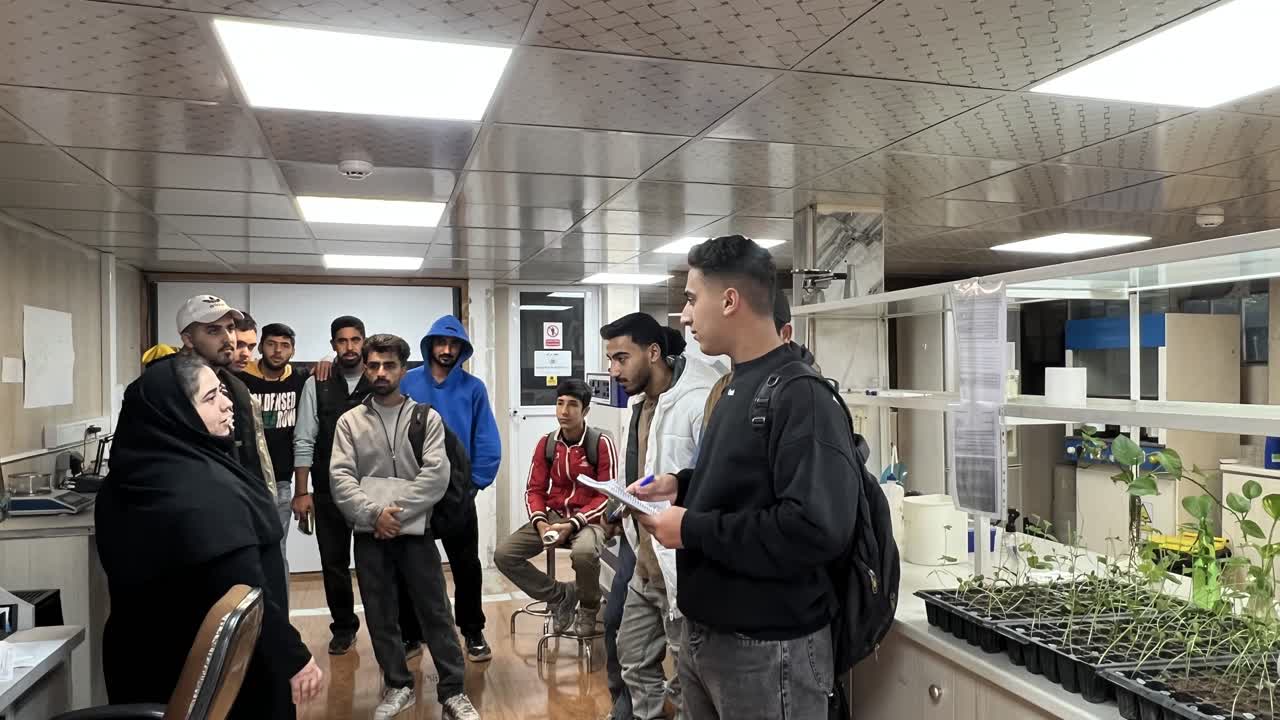 بازدید دانشجویان دانشگاه ملی مهارت از مرکز تحقیقات 
