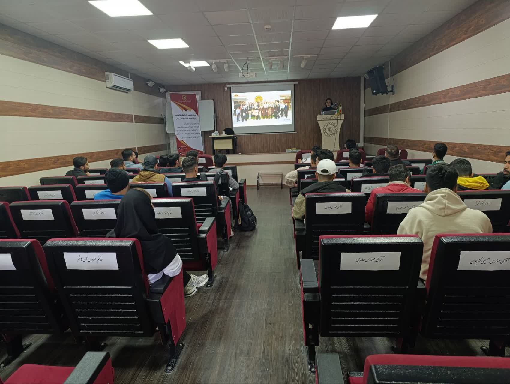 بازدید دانشجویان دانشگاه ملی مهارت از مرکز تحقیقات 