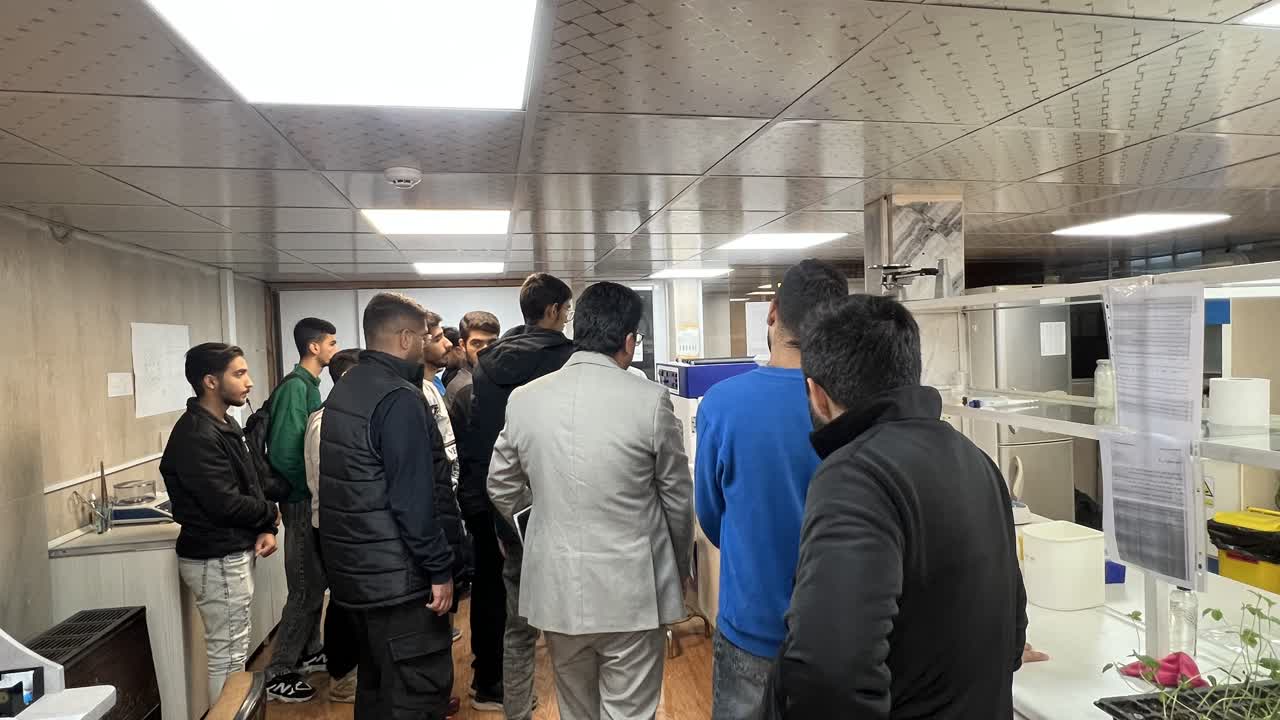 بازدید دانشجویان دانشگاه ملی مهارت از مرکز تحقیقات 
