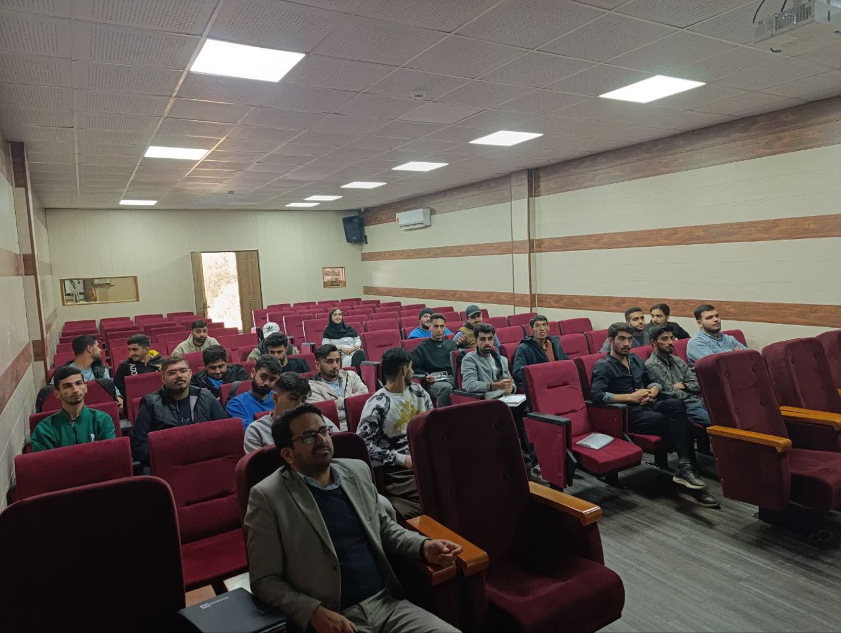 بازدید دانشجویان دانشگاه ملی مهارت از مرکز تحقیقات 