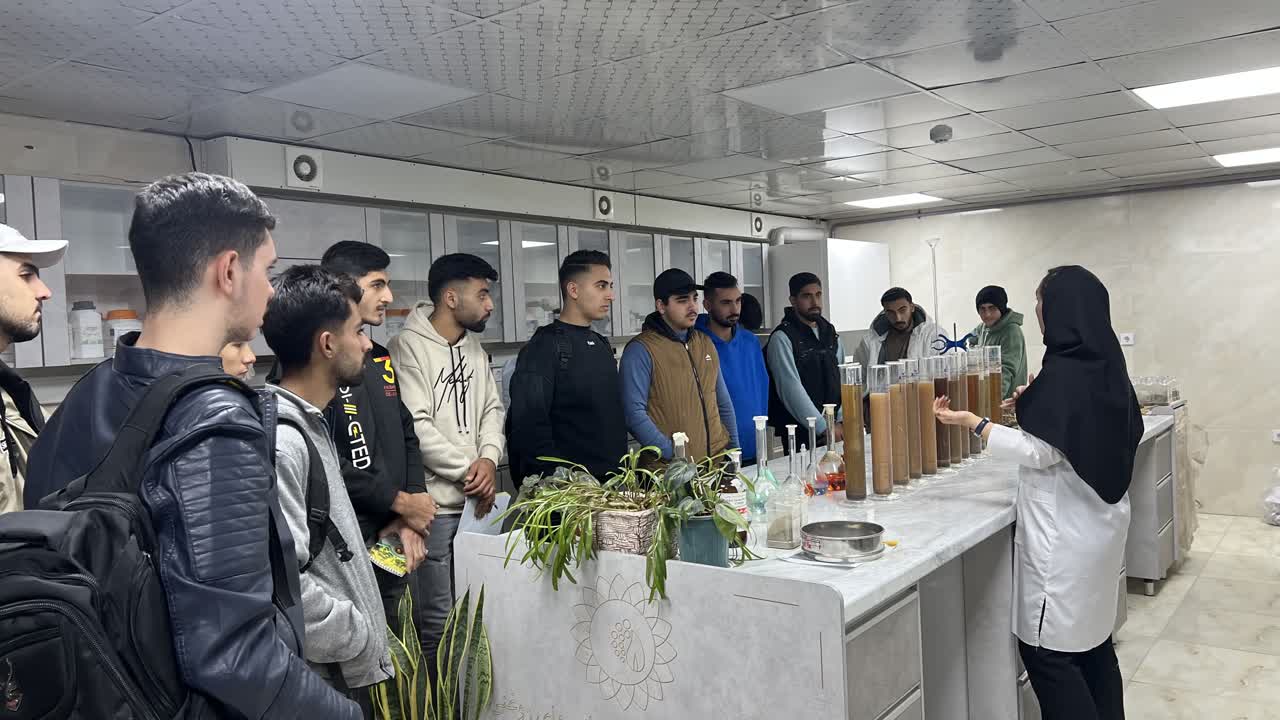 بازدید دانشجویان دانشگاه ملی مهارت از مرکز تحقیقات 