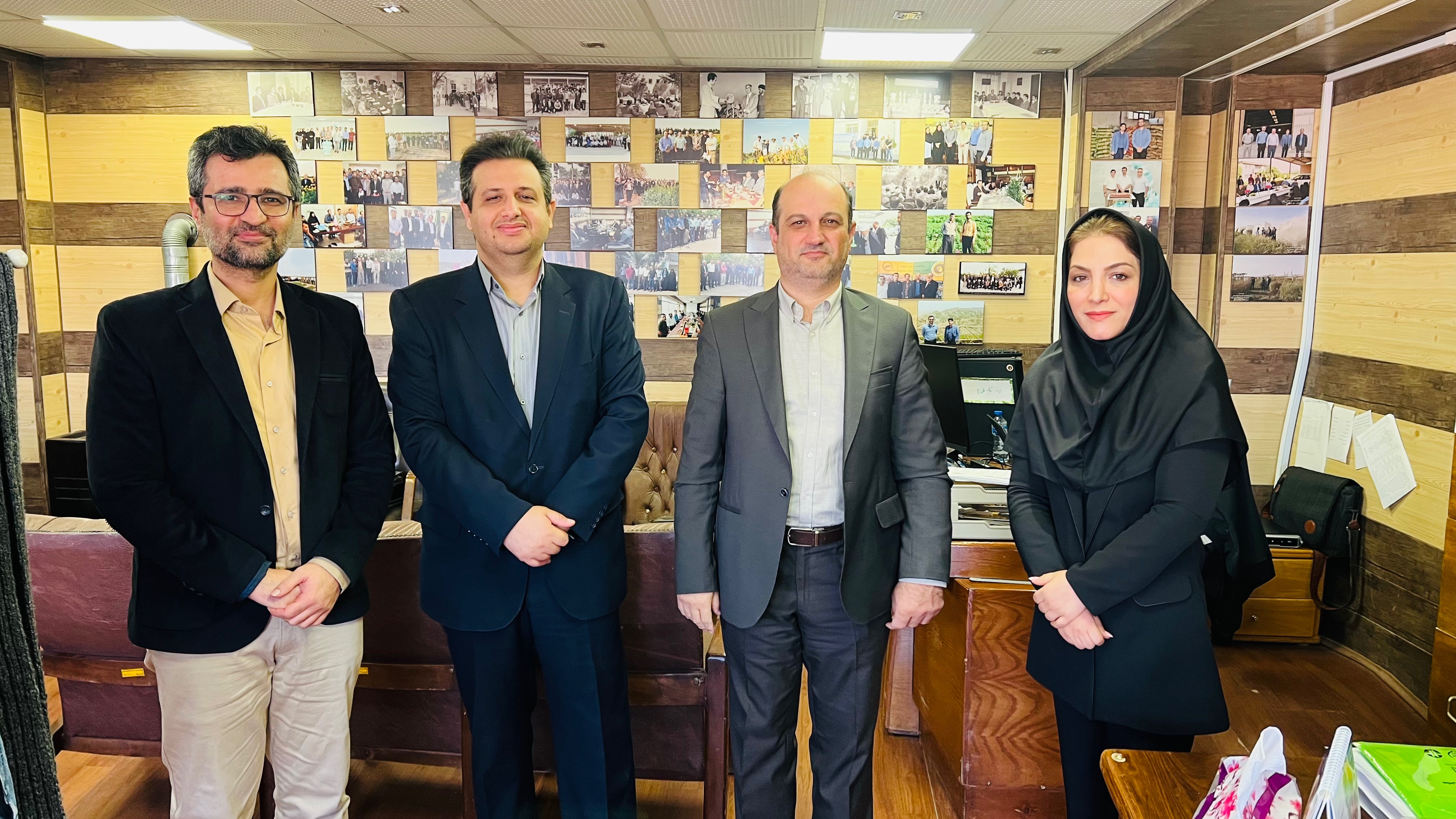 حضور مدیر کل پدافند غیرعامل استانداری و مدیر حفظ نباتات استان در شرکت توسعه کشت دانه های روغنی 