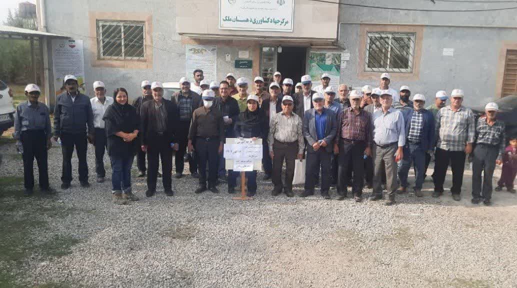 برگزاری کارگاه اموزشی کشت پاییزه گندم و کلزا و اهمیت استفاده از بذرمالها در گلستان 