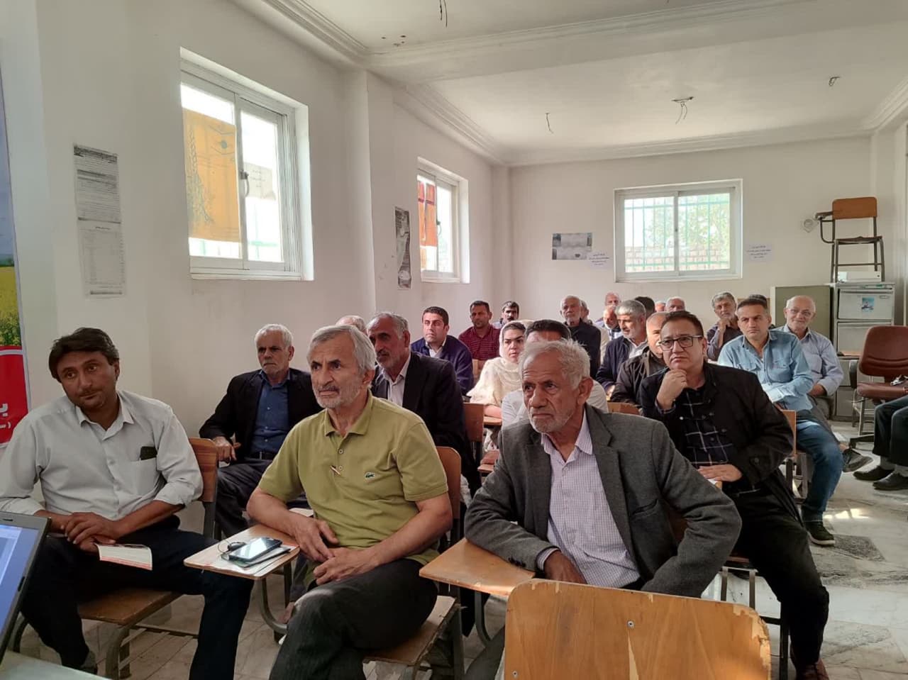 برگزاری کارگاه اموزشی کشت پاییزه گندم و کلزا و اهمیت استفاده از بذرمالها در گلستان 