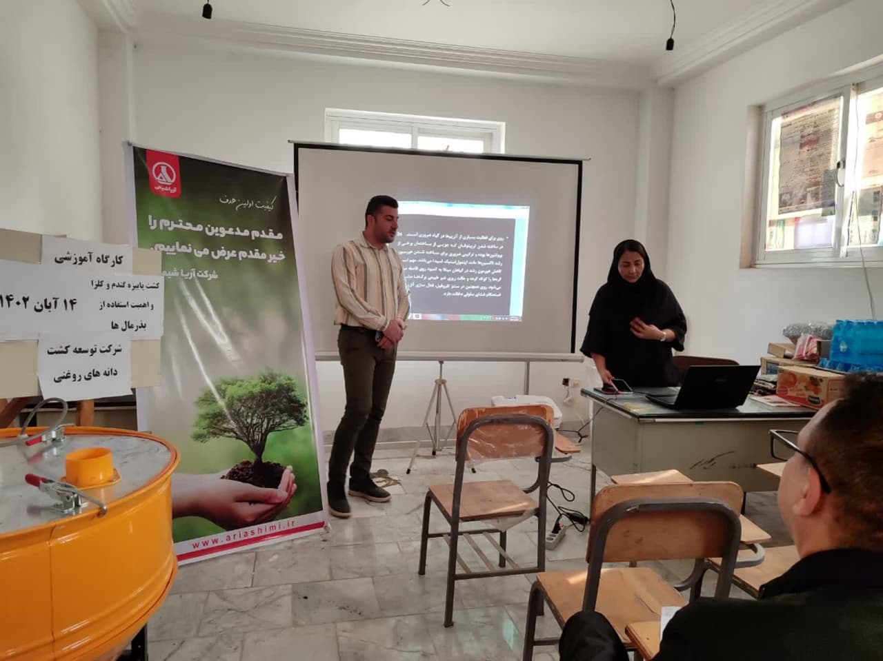 برگزاری کارگاه اموزشی کشت پاییزه گندم و کلزا و اهمیت استفاده از بذرمالها در گلستان 