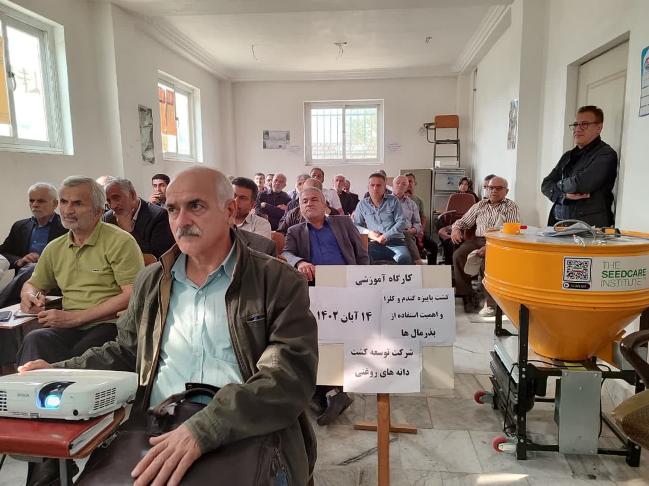 برگزاری کارگاه اموزشی کشت پاییزه گندم و کلزا و اهمیت استفاده از بذرمالها در گلستان 