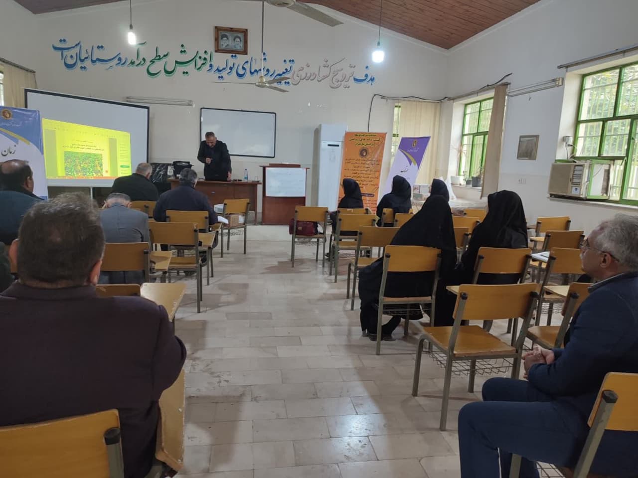 برگزاری کارگاه آموزشی زراعت کلزا در نکا 