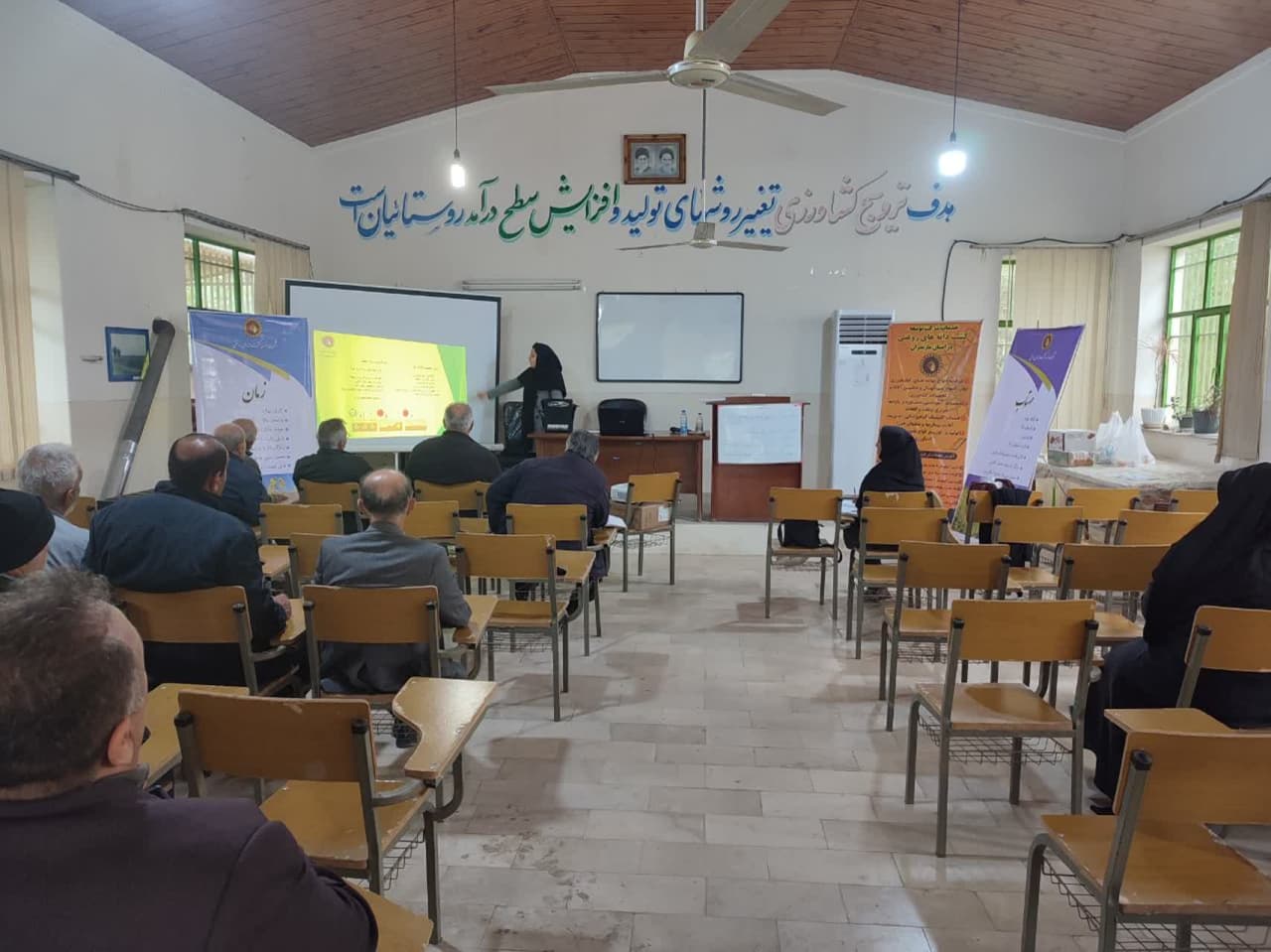 برگزاری کارگاه آموزشی زراعت کلزا در نکا 