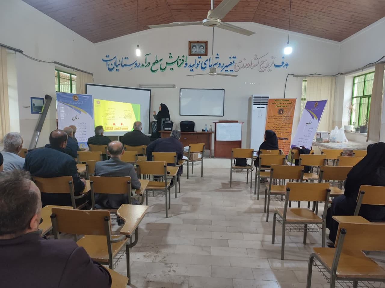 برگزاری کارگاه آموزشی زراعت کلزا در نکا 