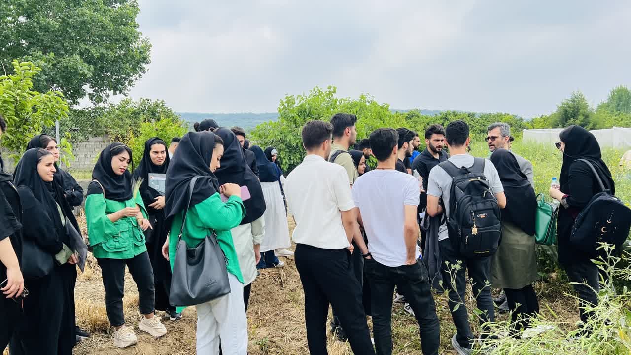 بازدید علمی دانشجویان رشته گیاهپزشکی  از مرکز تحقیقات شرکت توسعه کشت دانه های روغنی 