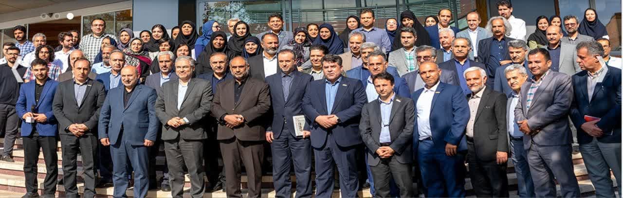 بازدید وزیر جهاد کشاورزی از طرحهای مشترک شرکت توسعه کشت دانه های روغنی و پژوهشگاه بیوتکنولوژی 