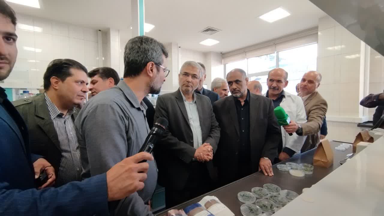 بازدید وزیر جهاد کشاورزی از طرحهای مشترک شرکت توسعه کشت دانه های روغنی و پژوهشگاه بیوتکنولوژی 