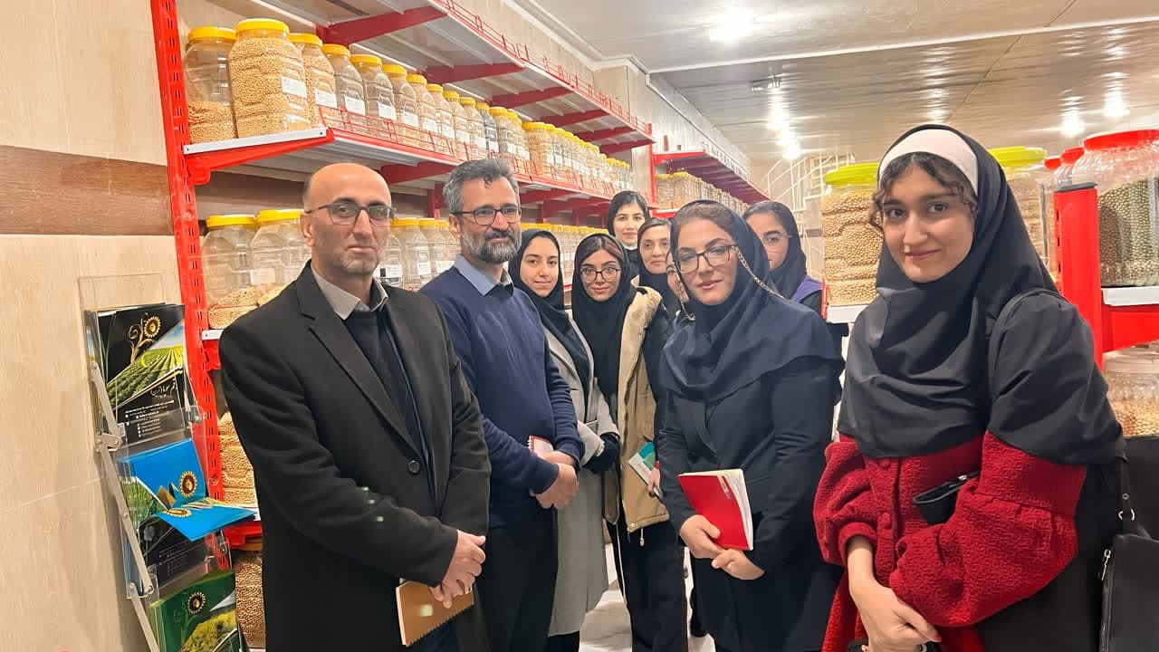 بازدید دانشجویان  نخبه دانشگاه علوم کشاورزی و منابع طبیعی ساری از مرکز تحقیقات 