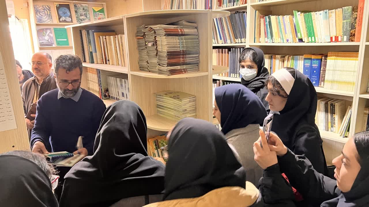 بازدید دانشجویان  نخبه دانشگاه علوم کشاورزی و منابع طبیعی ساری از مرکز تحقیقات 